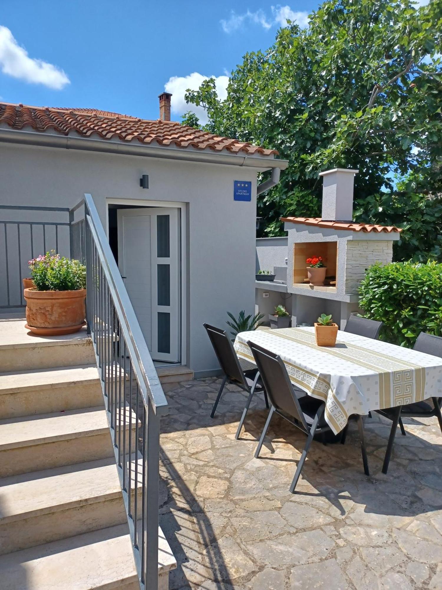 Holiday Home Dorina Pula Zewnętrze zdjęcie